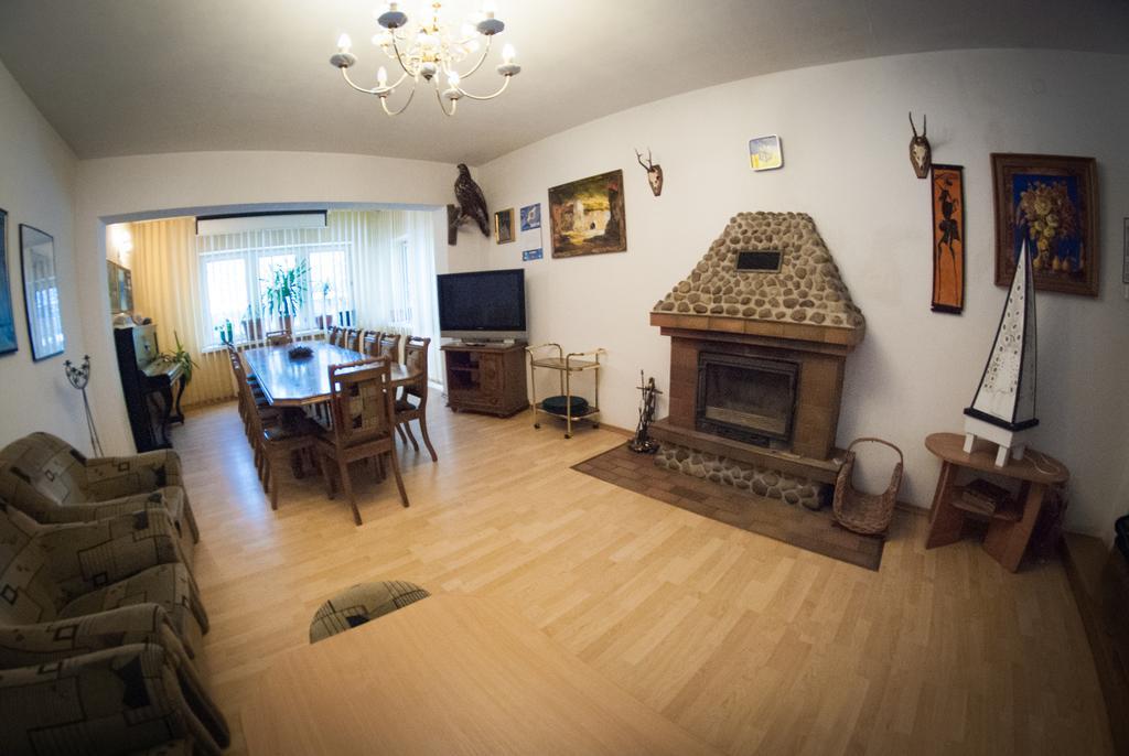 Pensjonat Kawiarni Muzealnej Goluchow Buitenkant foto
