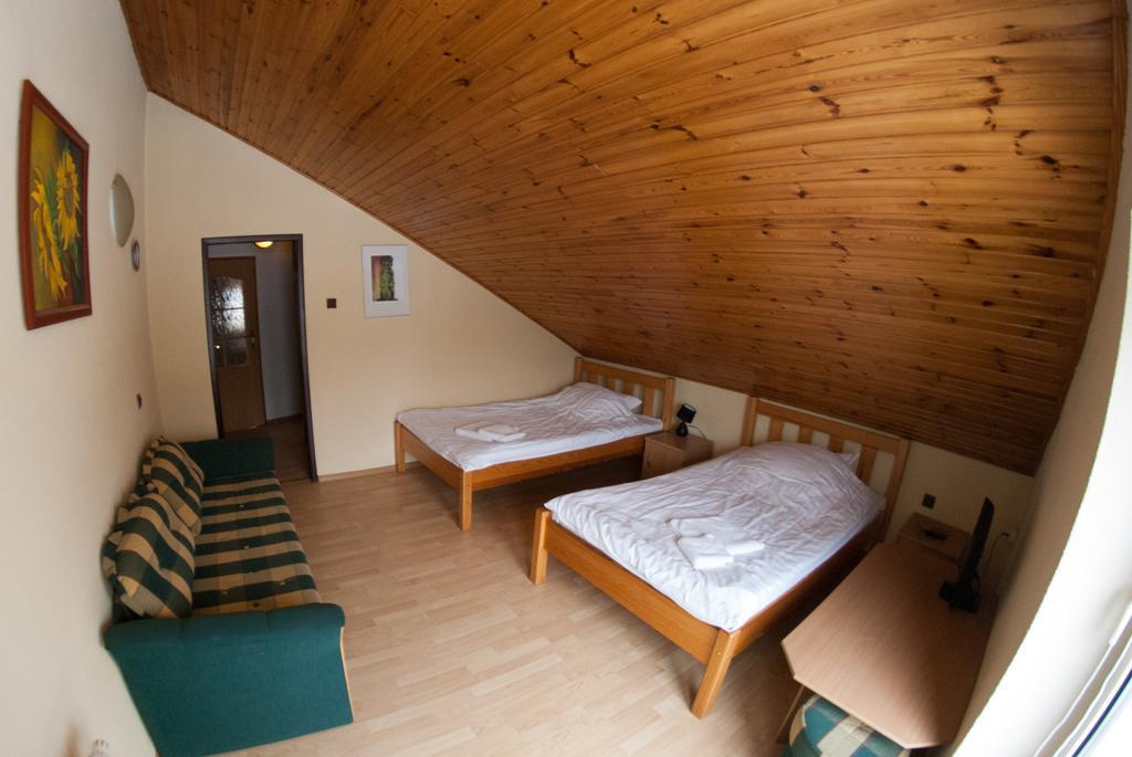 Pensjonat Kawiarni Muzealnej Goluchow Buitenkant foto