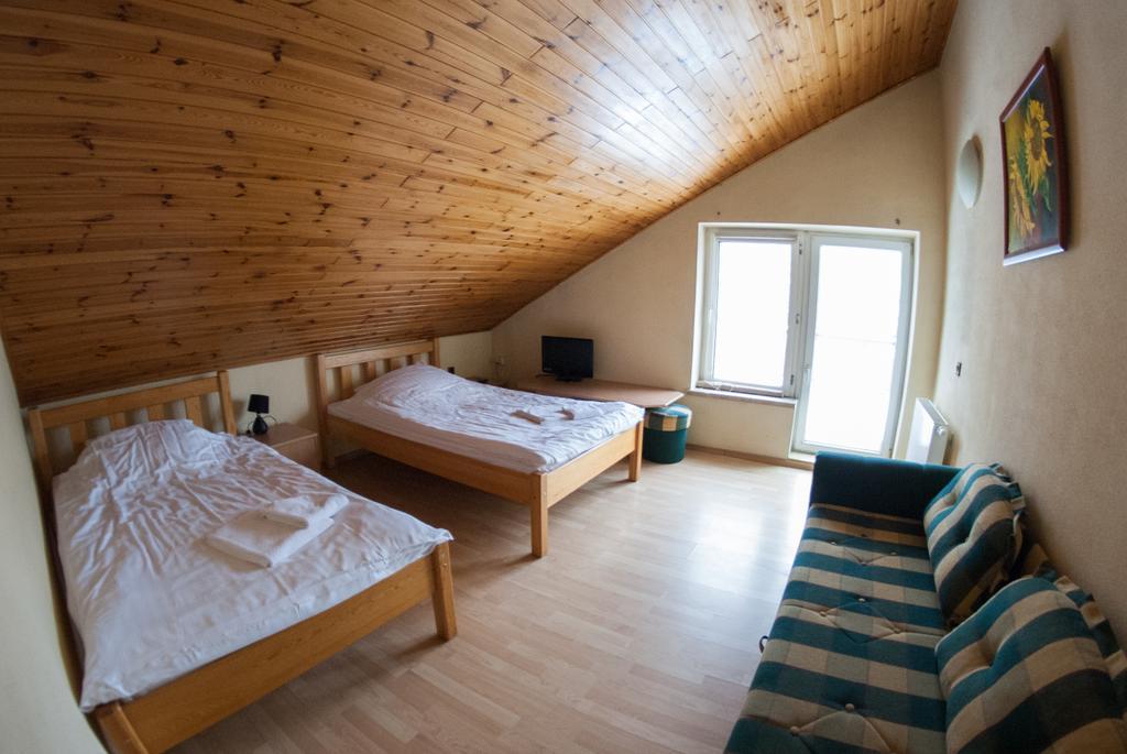 Pensjonat Kawiarni Muzealnej Goluchow Buitenkant foto