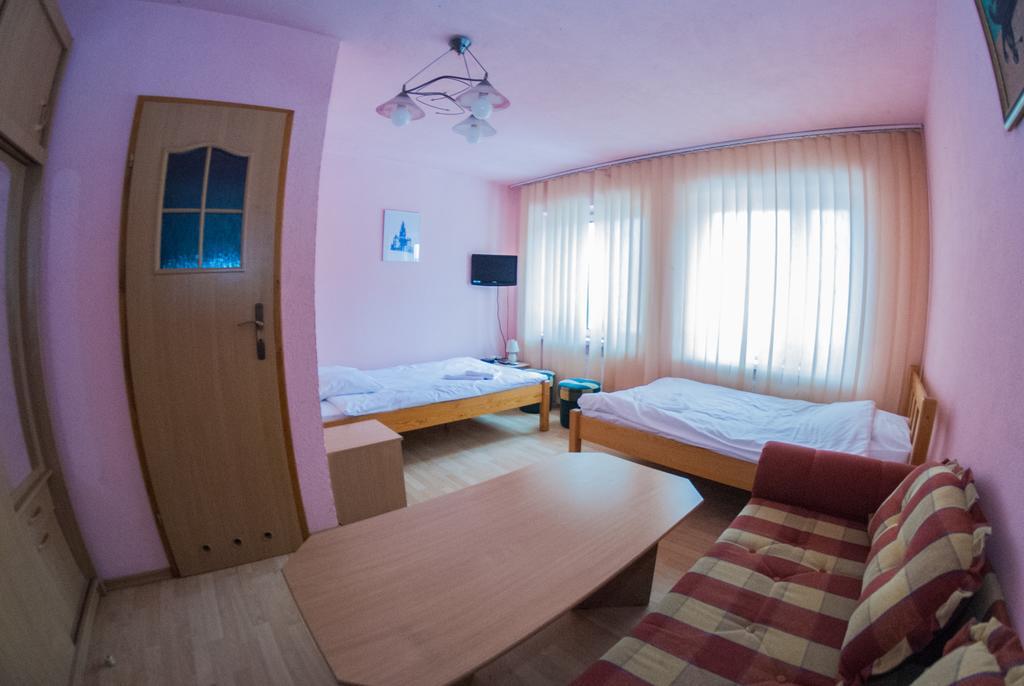 Pensjonat Kawiarni Muzealnej Goluchow Buitenkant foto